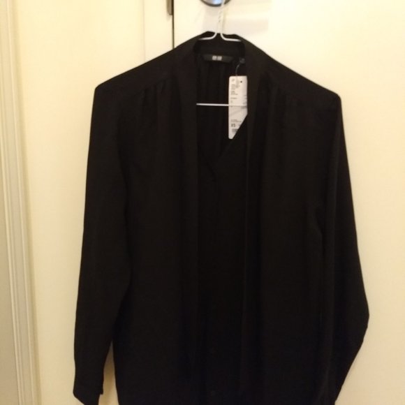 Two Blouse Bundle: Uniqlo and H&M - Picture 3 of 6